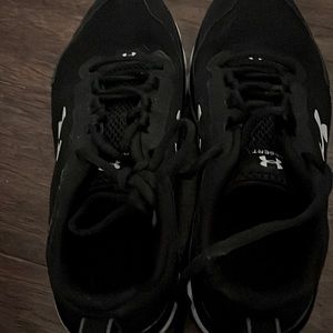 Black under armor shoes